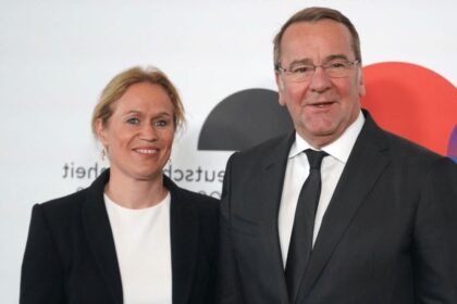 Julia Schwanholz geschieden