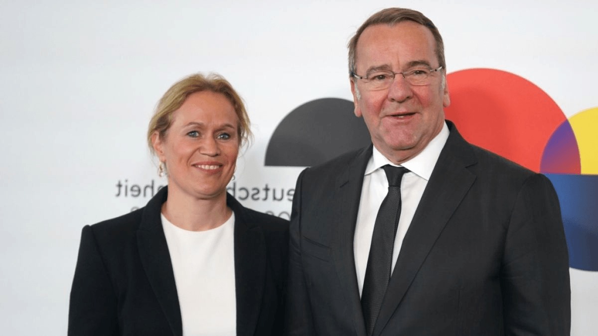 Julia Schwanholz geschieden